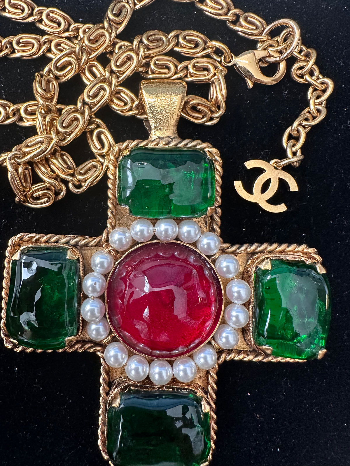 Cabochon Maltese Cross Pendant Necklace