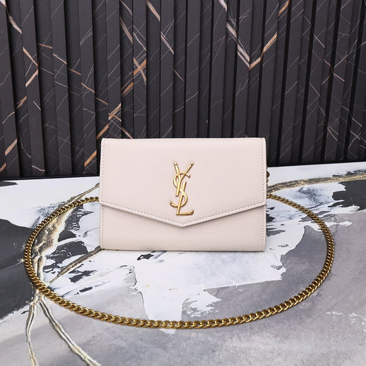 YSK186 Uptown Chain Wallet in Leather / 19 x 12 x 3 CM / 7.4 x 4.7 x 1.1 INCHES