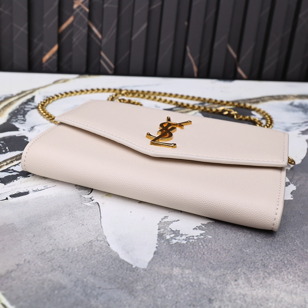 YSK186 Uptown Chain Wallet in Leather / 19 x 12 x 3 CM / 7.4 x 4.7 x 1.1 INCHES