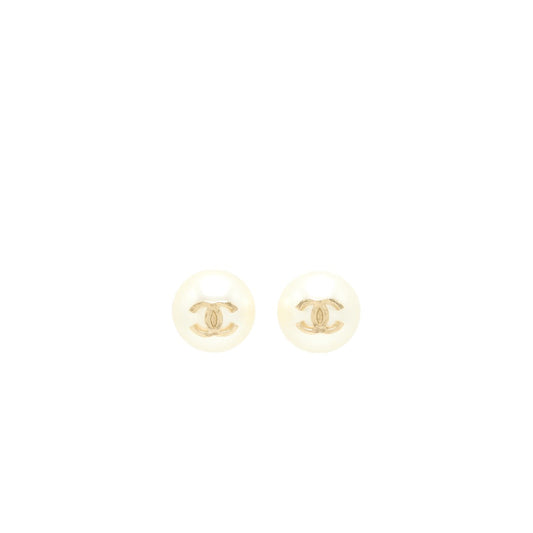Chanel Giant Pearl With CC Logo Earring LGHW
