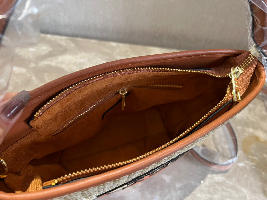 LB666 Petit Bucket / 9.4 x 7.5 x 7.3 inches
