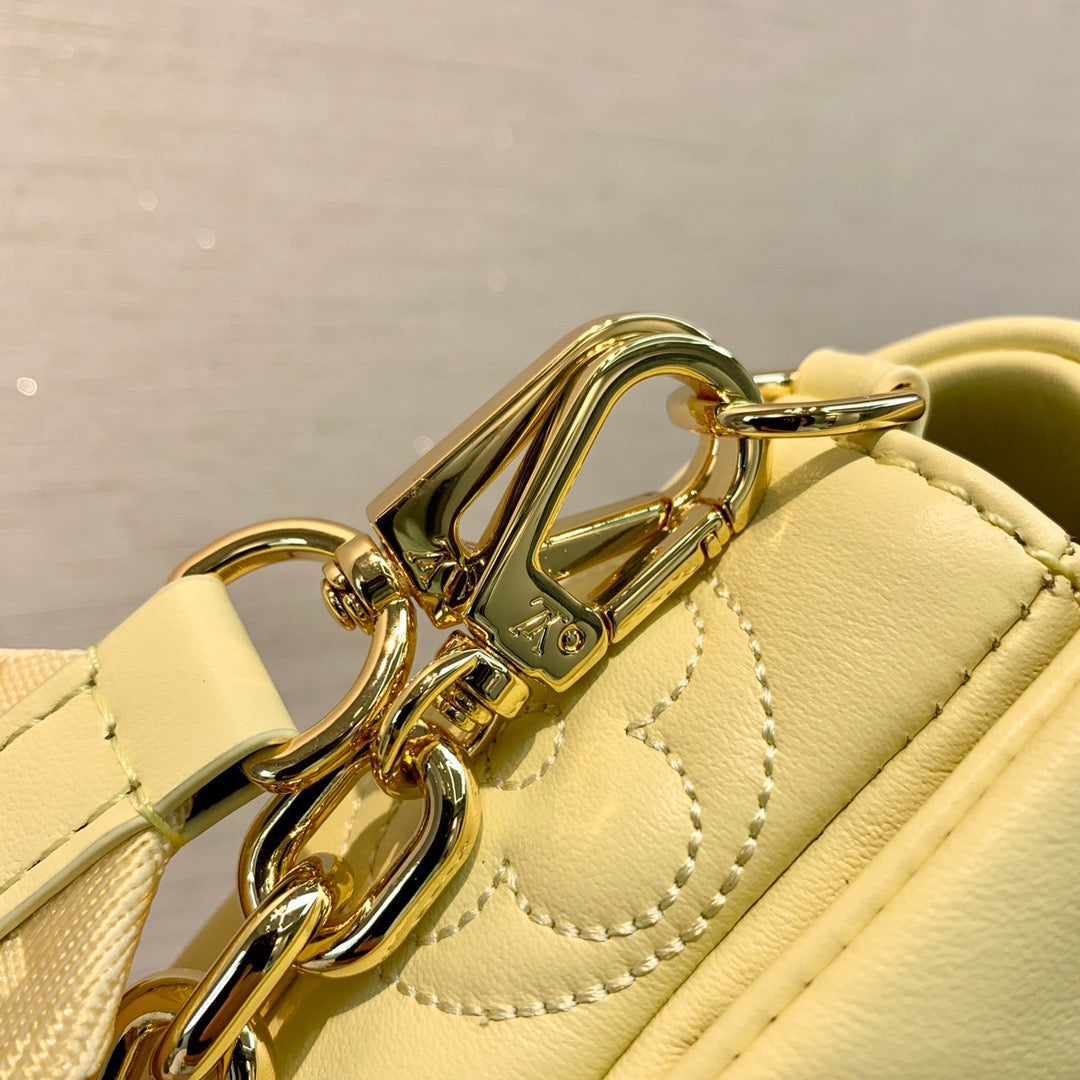 LB664 Wallet on Strap Bubblegram / HIGHEST QUALITY VERSION / 7.9 x 4.7 x 2.4 inches