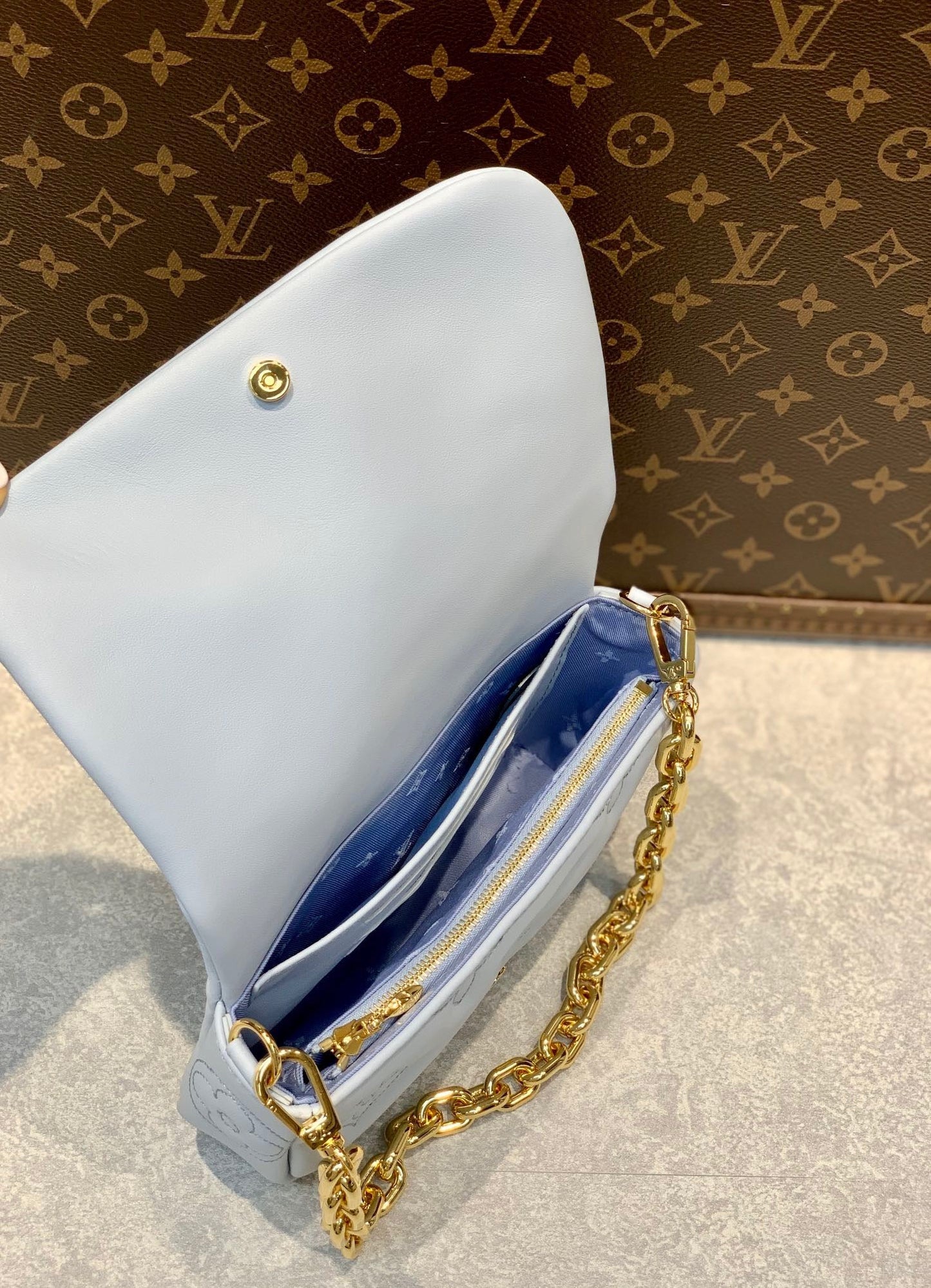 LB665 Wallet on Strap Bubblegram / HIGHEST QUALITY VERSION / 7.9 x 4.7 x 2.4 inches