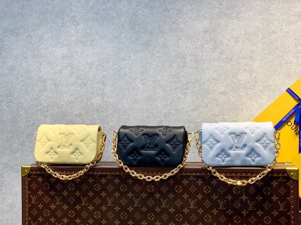 LB664 Wallet on Strap Bubblegram / HIGHEST QUALITY VERSION / 7.9 x 4.7 x 2.4 inches