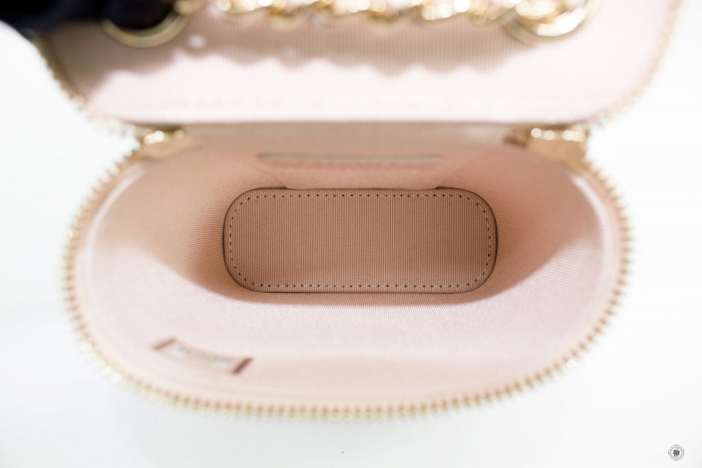 Chanel APY Small Vanity With Classic Chain Pink / NA Caviar Shoulder Bags Pbhw