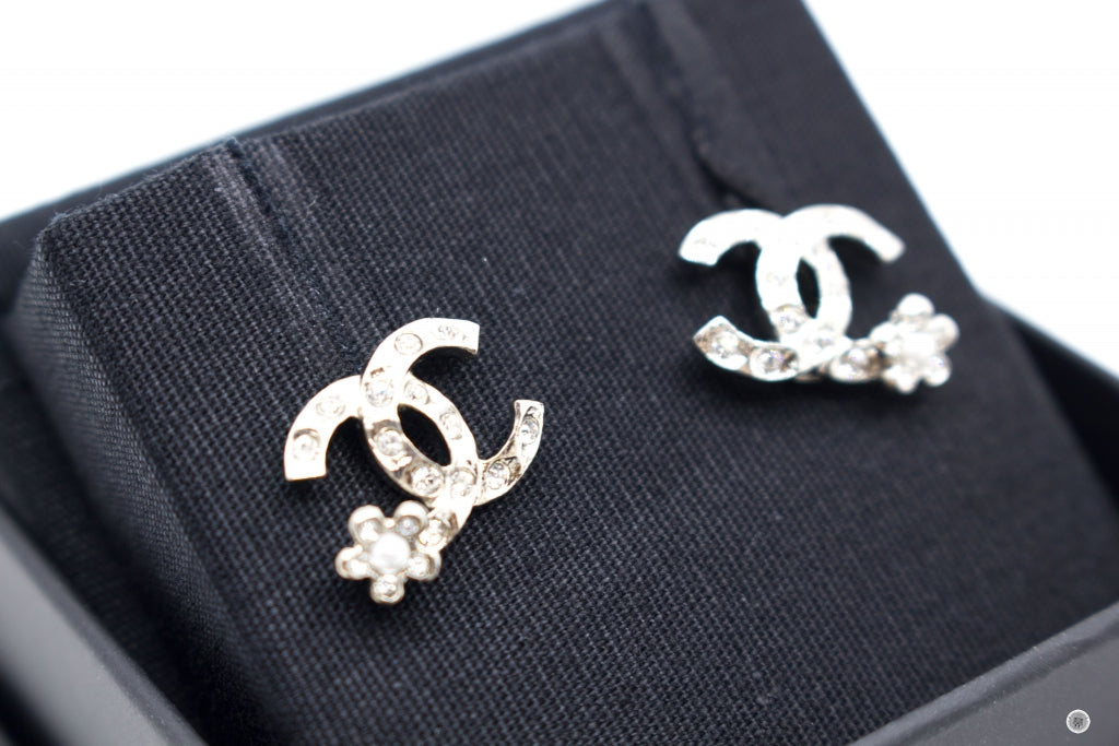 Chanel AB B CC Logo With Crystals  Silver / NF Silver .XCM Earrings Shw
