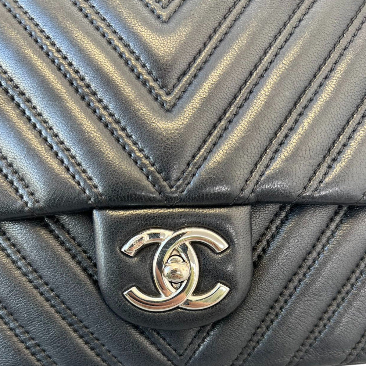 Single Flap Double Stitch Lambskin Chevron Black SHW