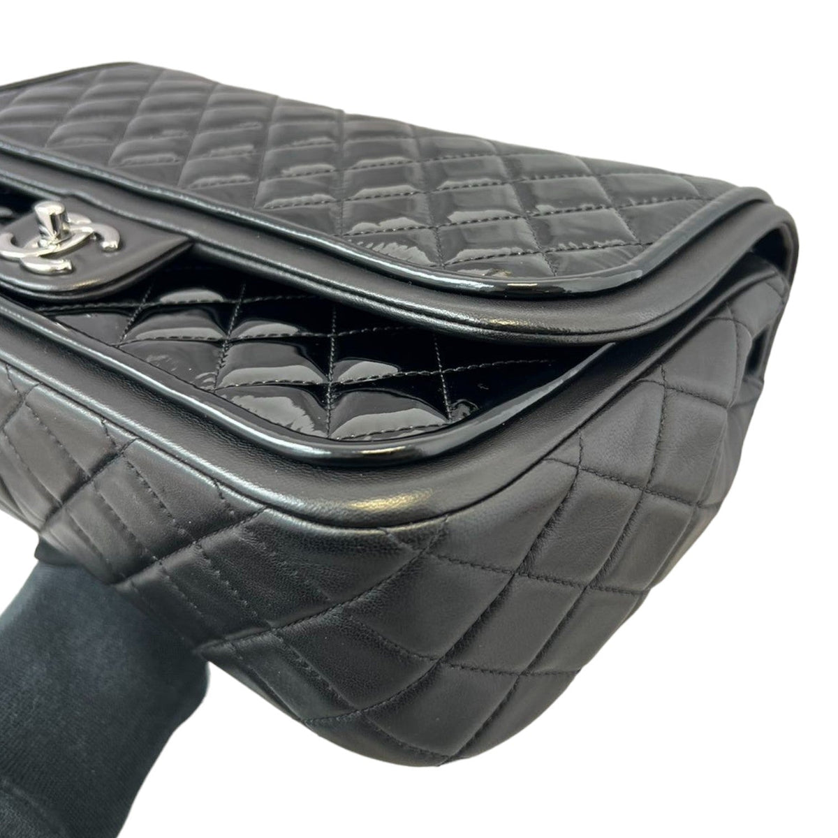 Jumbo Twist Flap Patent Quilted Black SHW