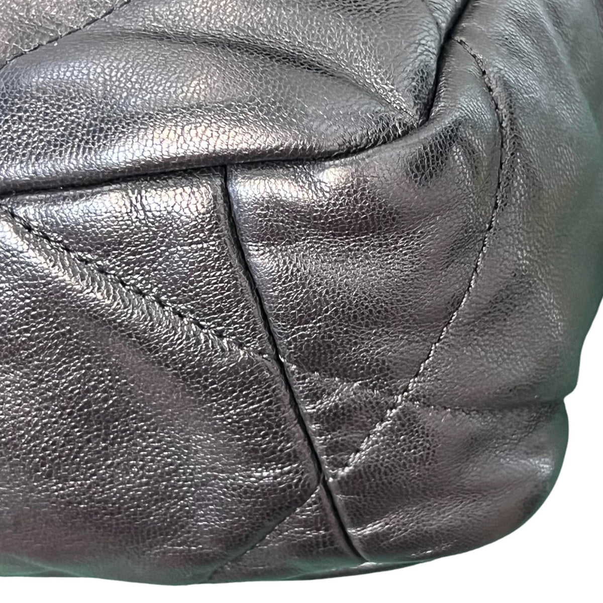 19 Flap Medium Lambskin Quilted Black MHW