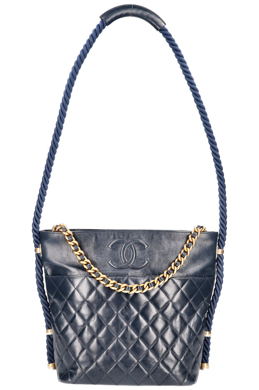 CHANEL En Vogue Hobo Bag Navy