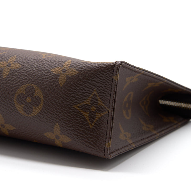Louis Vuitton toiletry pouch 19