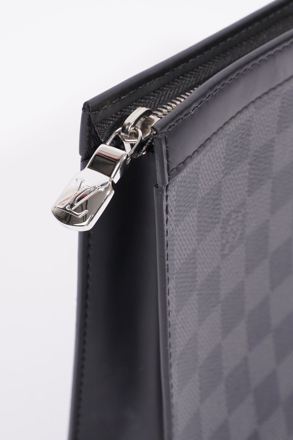 Louis Vuitton Pochette Voyage Damier Graphite Canvas MM