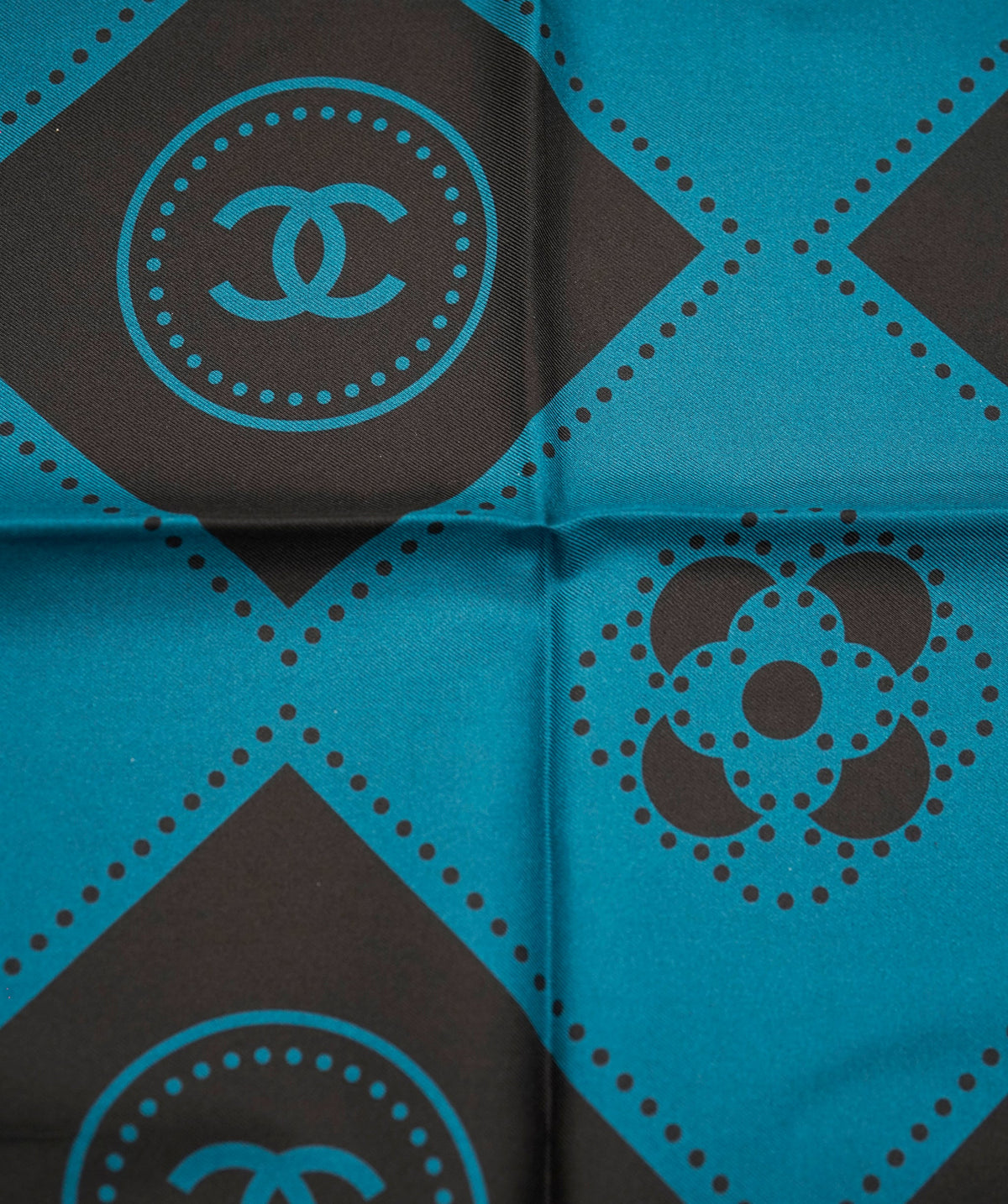 Chanel scarf silk brand new, blue with losanges DBXS3397