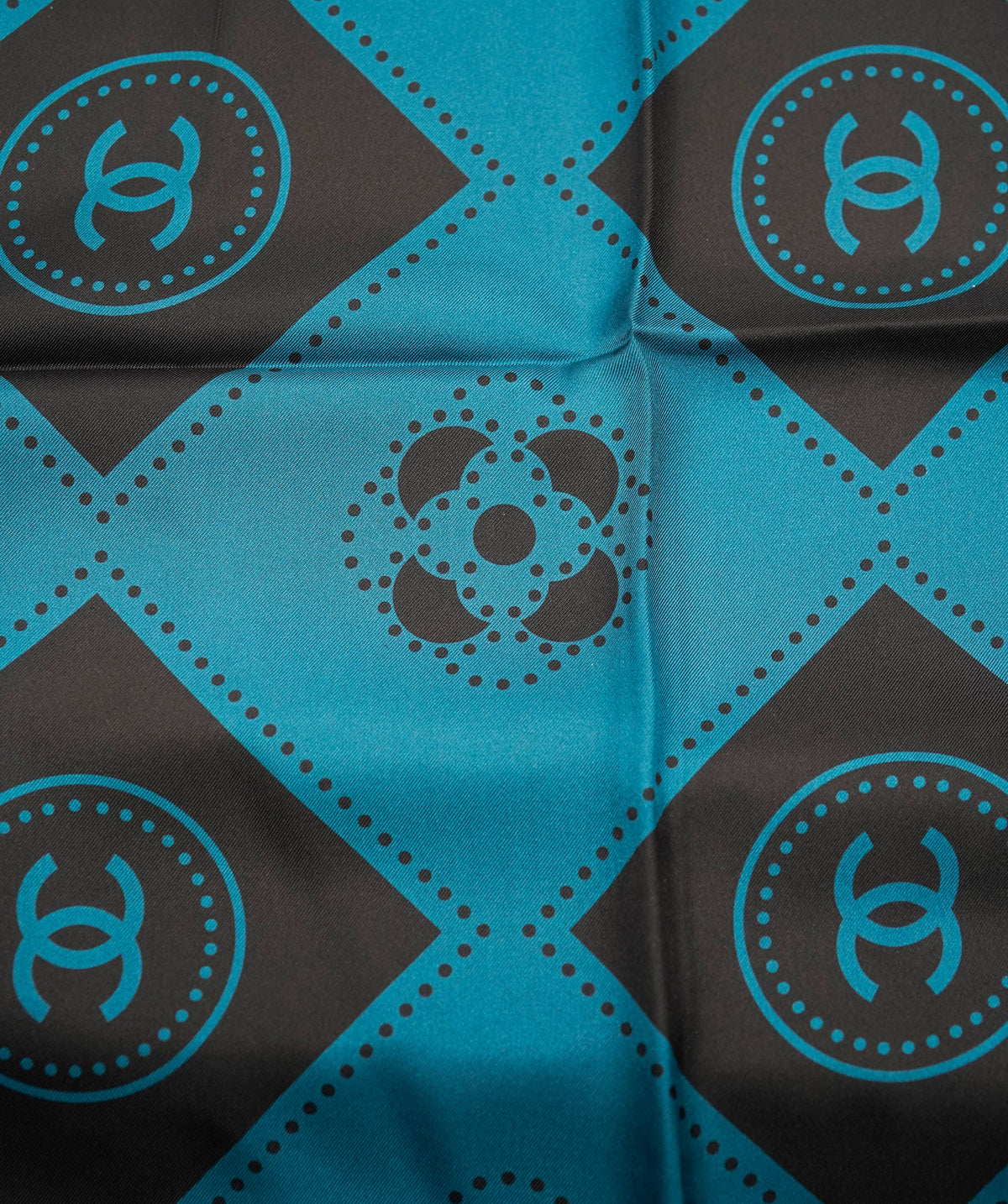 Chanel scarf silk brand new, blue with losanges DBXS3397