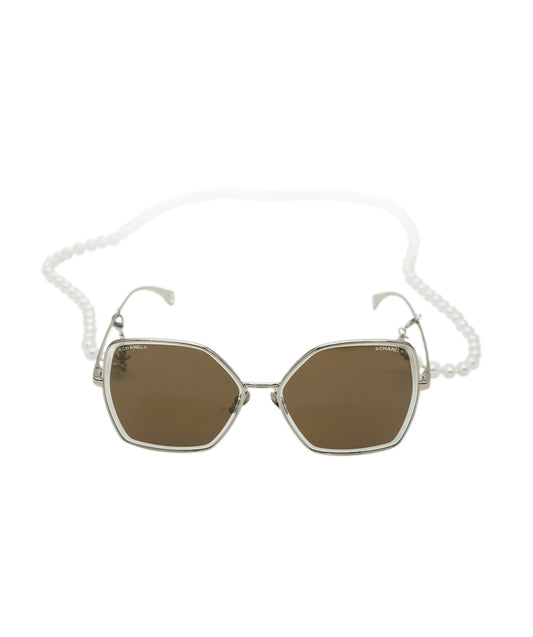 Chanel Butterfly sunglasses with removable necklace, brand new with purse and copy original invoice DBXS3370