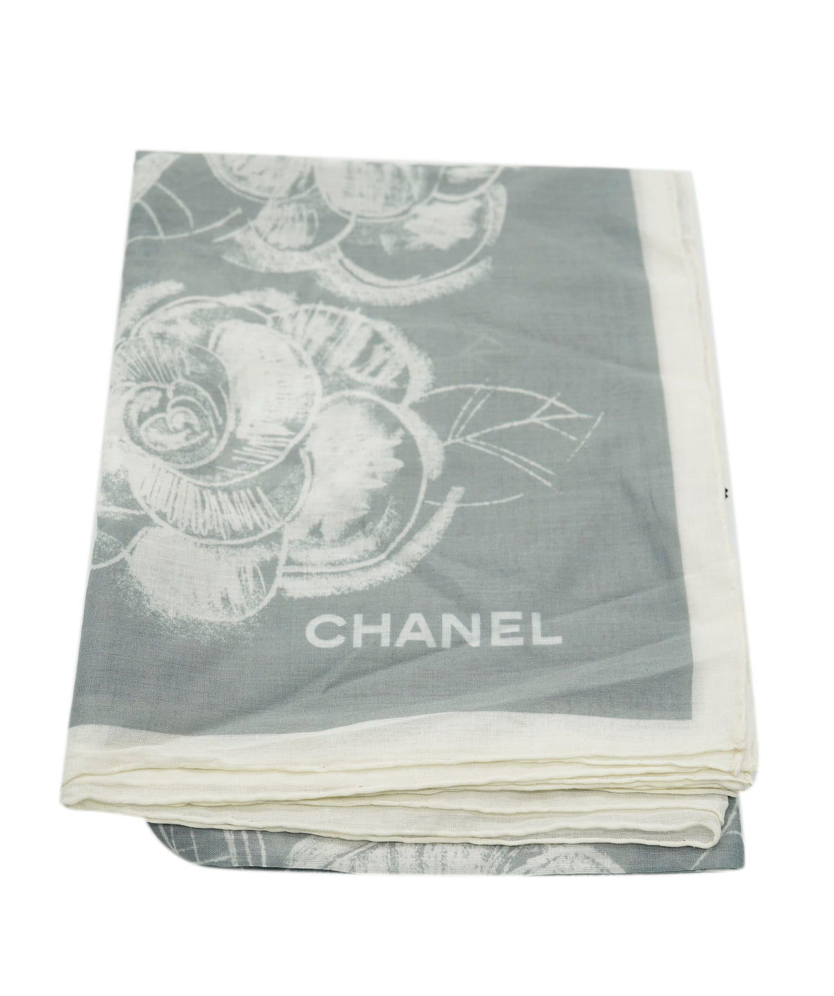 Chanel large scarf/Pareo with its pouch, grey with white camelias DBXS3512
