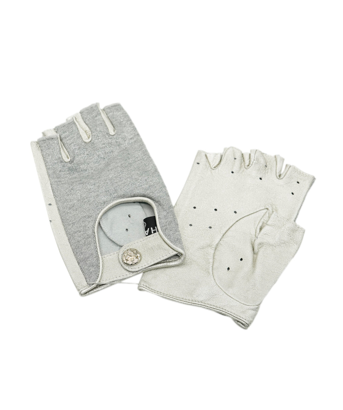 Chanel leather grey shiny mittens  DBXS3793