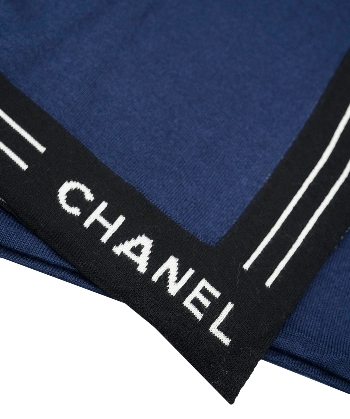 Chanel long navy with white contours  DXBS3775