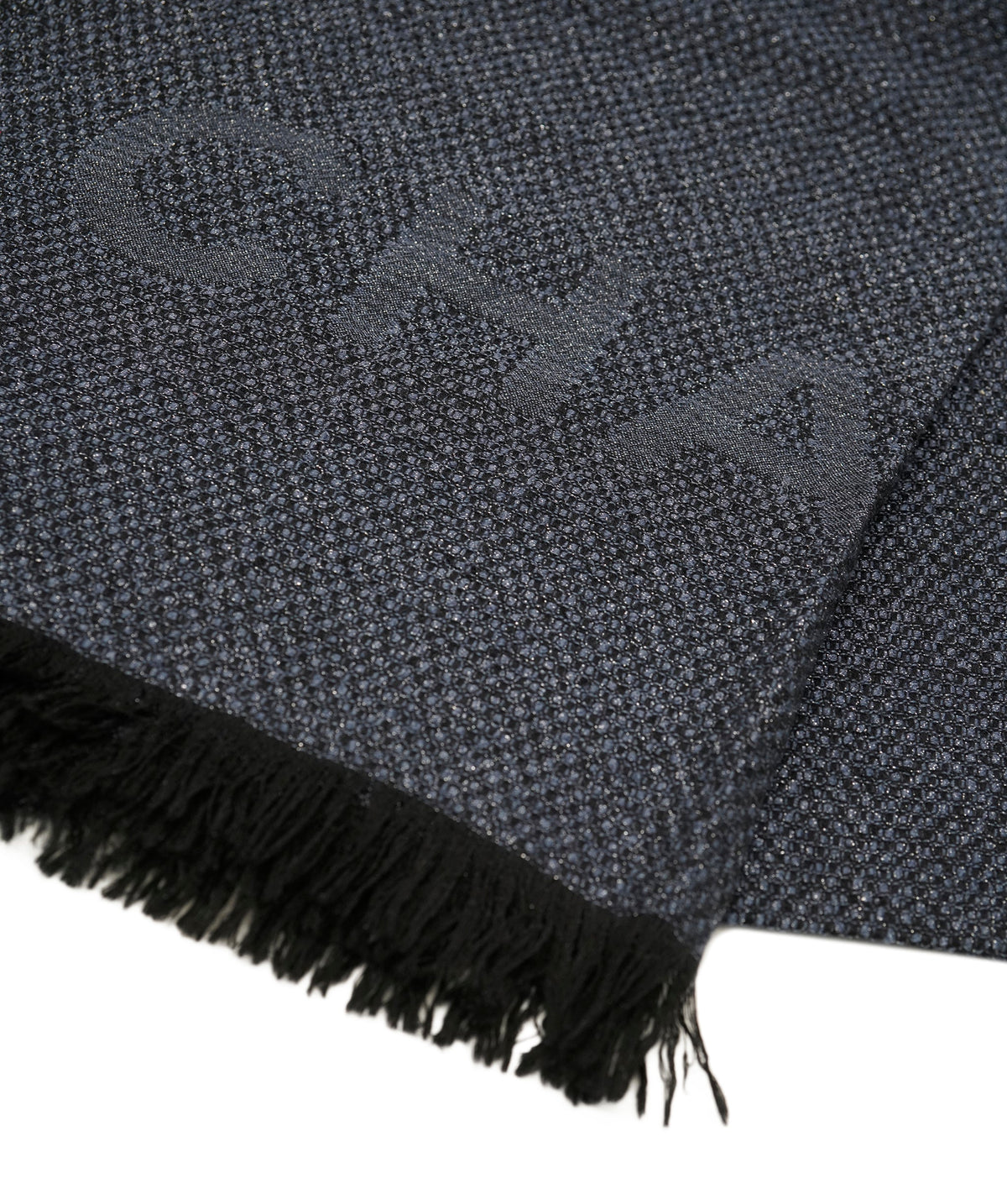 Chanel large scarf shiny black, excellents conditions  DBXS3789