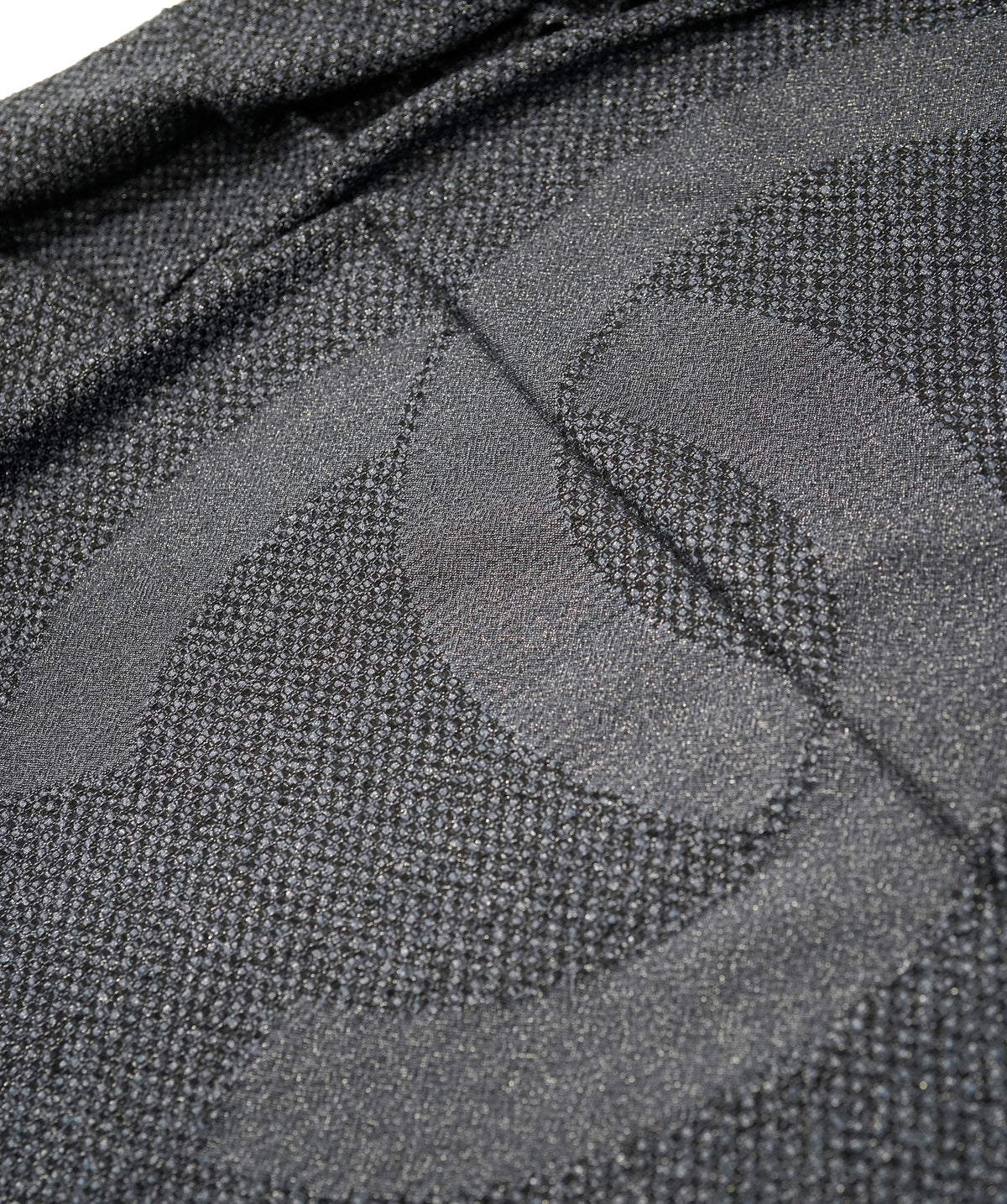 Chanel large scarf shiny black, excellents conditions  DBXS3789