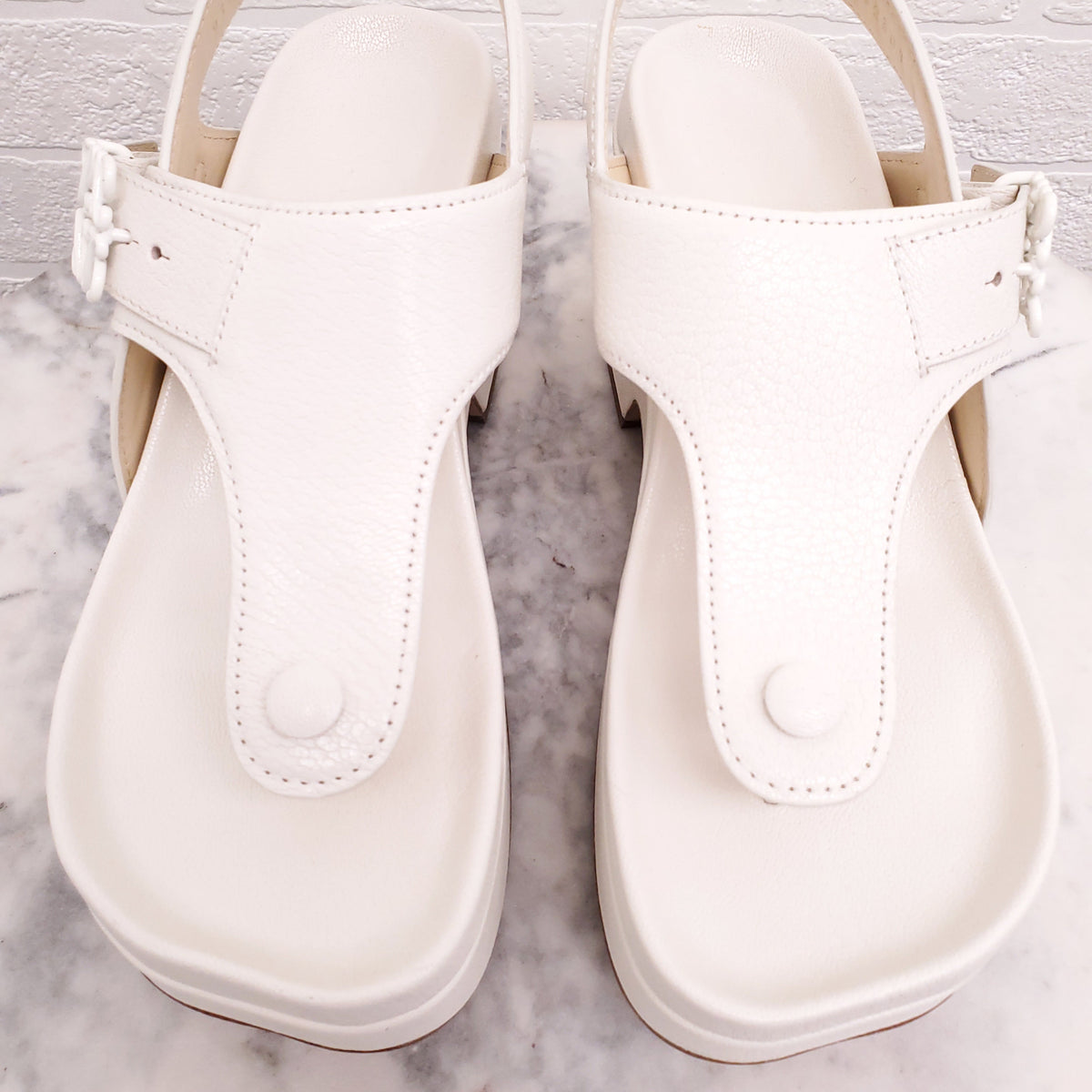LOEWE WHITE LEATHER ANAGRAM SANDALS - SIZE 38
