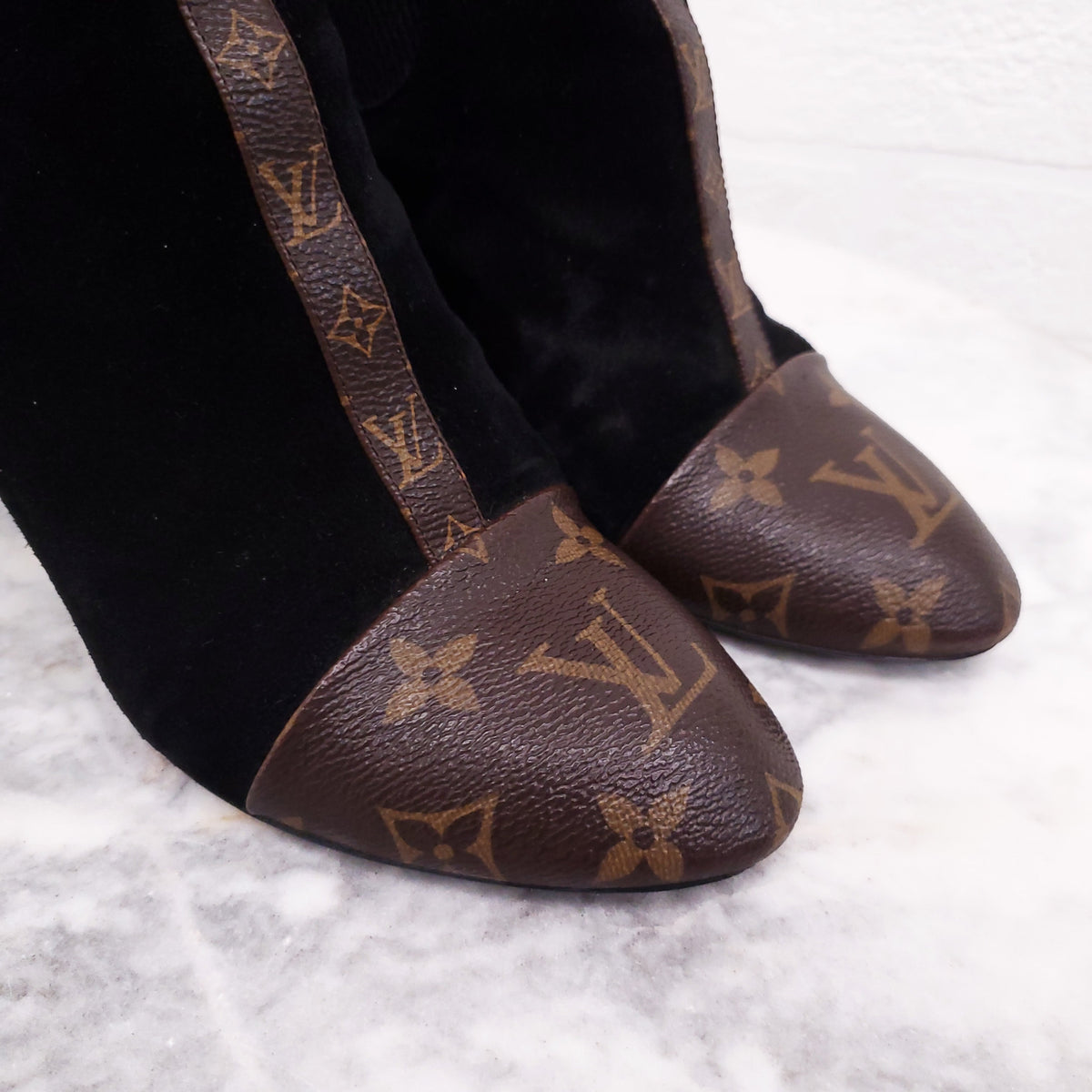 LOUIS VUITTON SUEDE LOGO BOOTS - SIZE 37