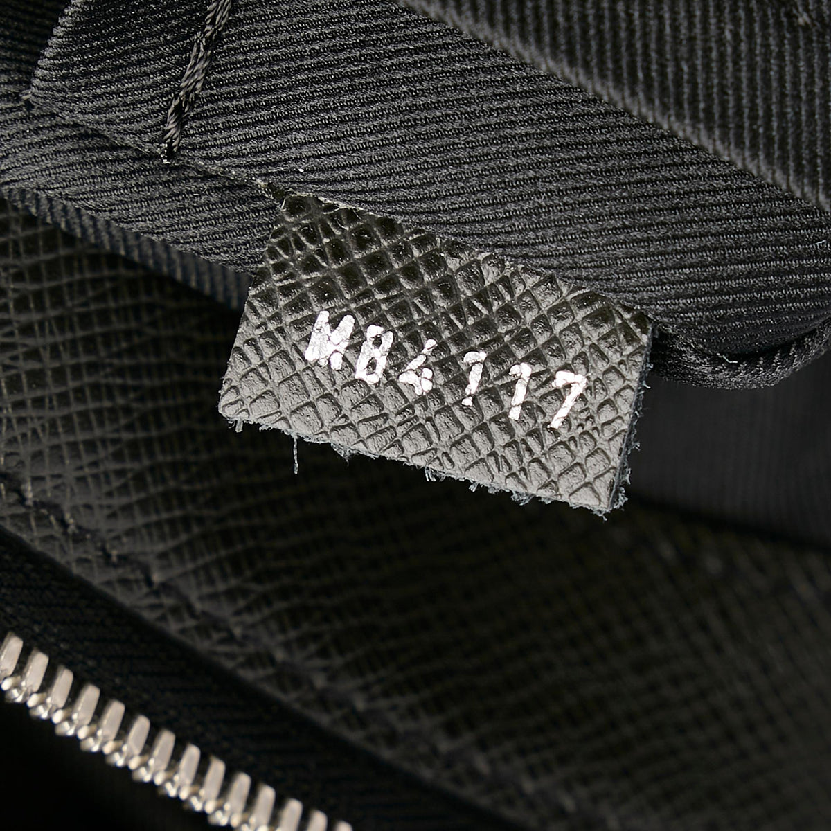 Louis Vuitton Taiga Anton Briefcase (SHG-QDJcXn)