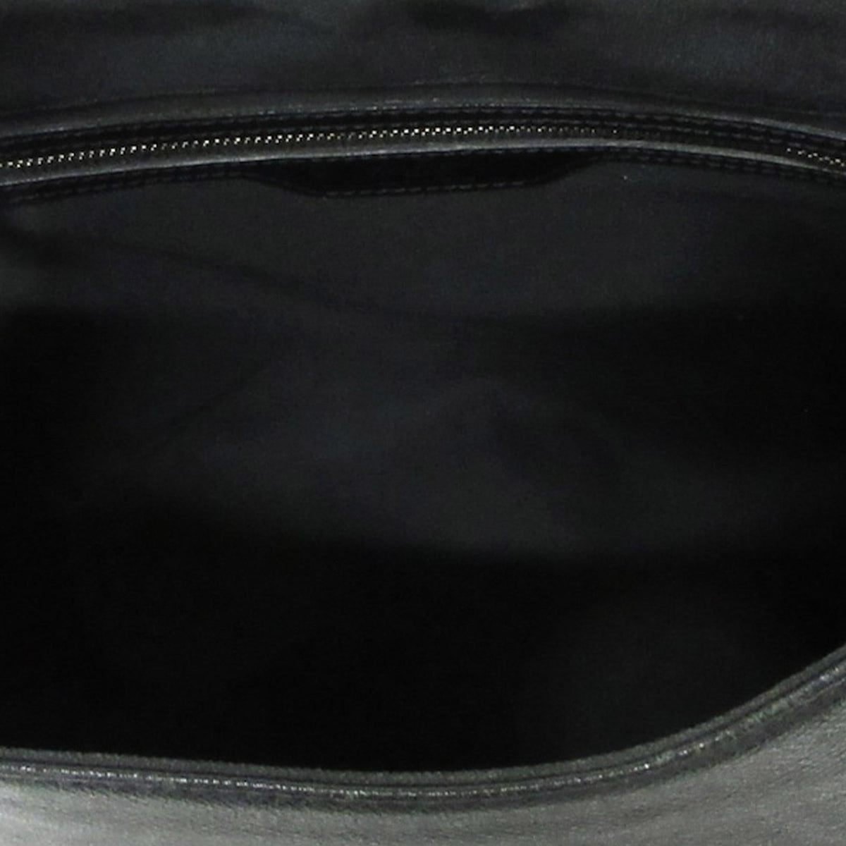 Louis Vuitton Taiga Cassiar (SHG-phAHbC)