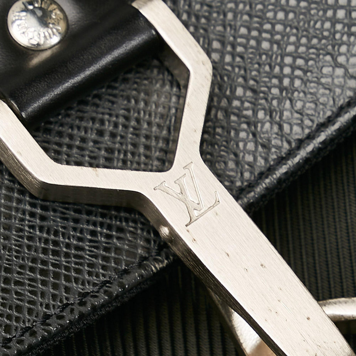 Louis Vuitton Taiga Dersou (SHG-37855)