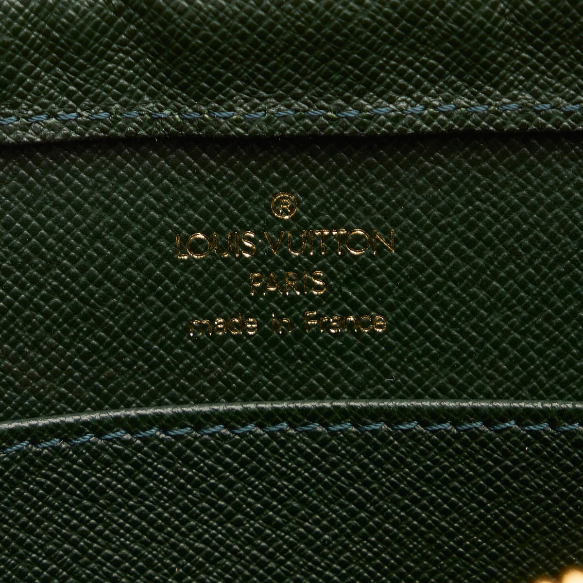 Louis Vuitton Taiga Pochette Baikal (SHG-LpJrgk)