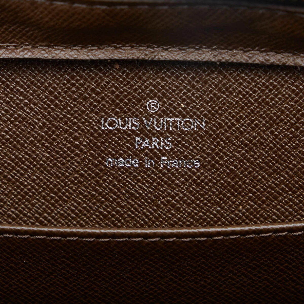 Louis Vuitton Taiga Pochette Baikal (SHG-hxtiT9)