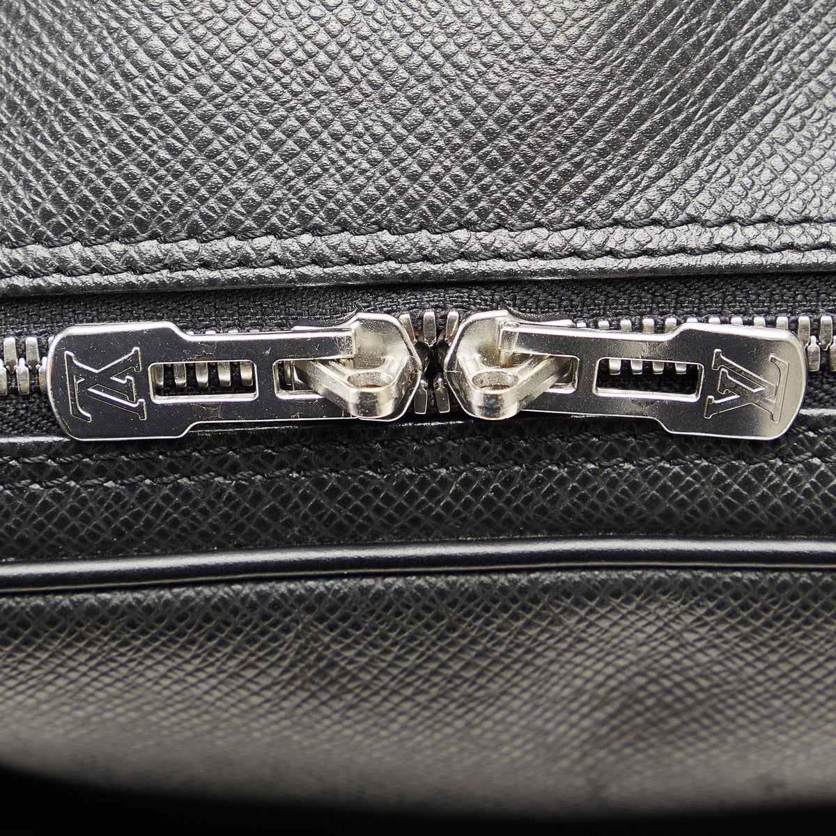 Louis Vuitton Taiga Reporter PM (SHG-4cFj1G)