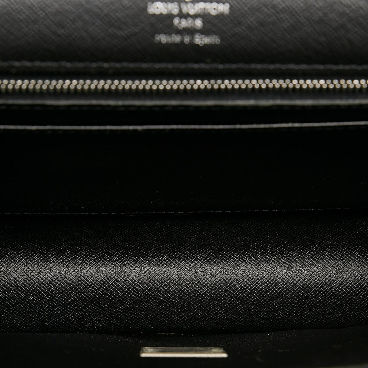 Louis Vuitton Taiga Selenga (SHG-32527)