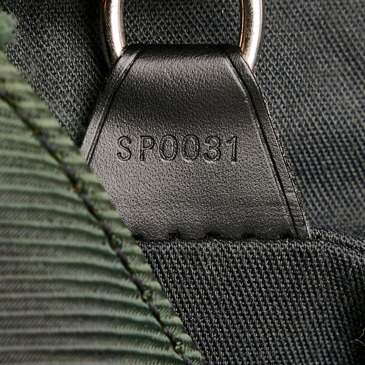 Louis Vuitton Taiga Viktor (SHG-NsTMbm)