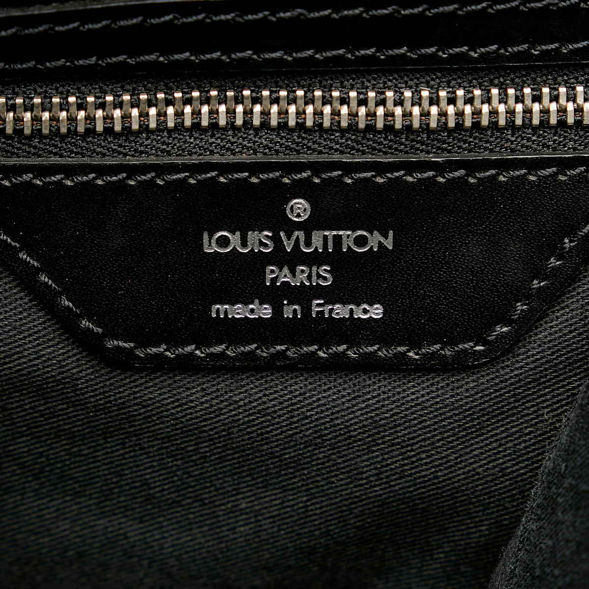 Louis Vuitton Taiga Viktor (SHG-NsTMbm)