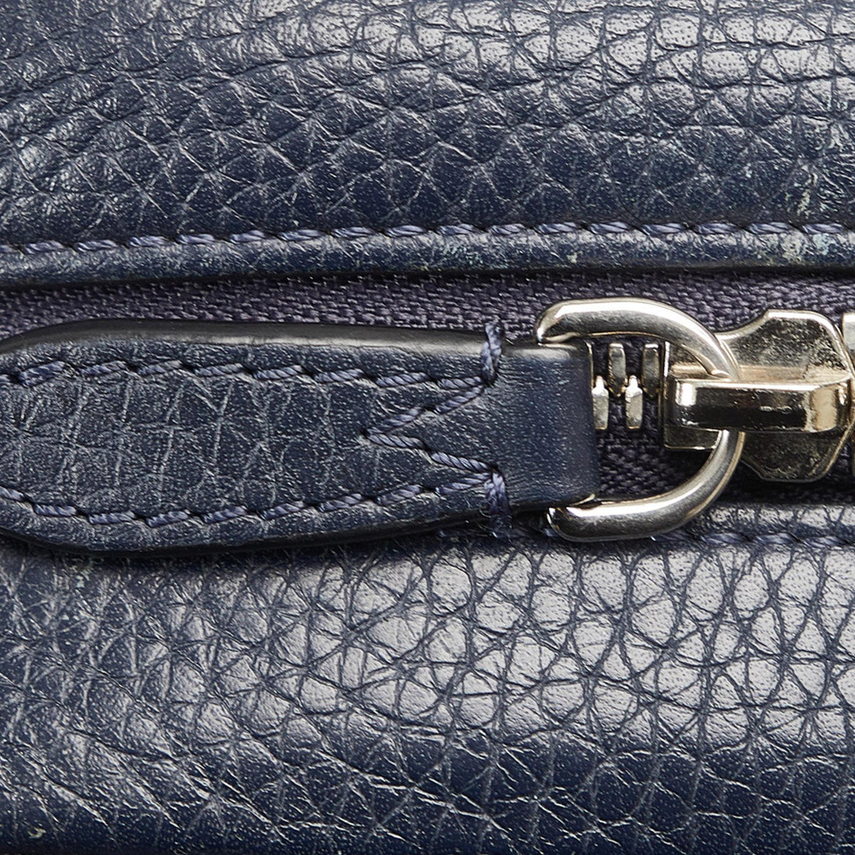 Louis Vuitton Taurillon Danube LV Circle  PM (SHG-n3Hrmy)