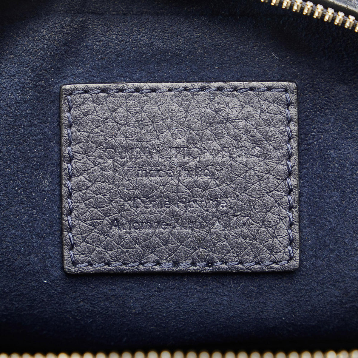 Louis Vuitton Taurillon Danube LV Circle  PM (SHG-n3Hrmy)