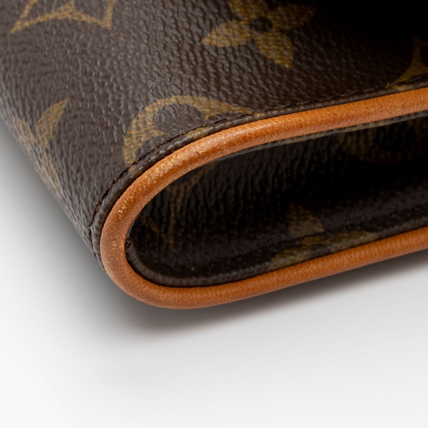 Louis Vuitton Vintage Monogram Canvas Pochette Twin GM Shoulder Bag (SHF-to1955)