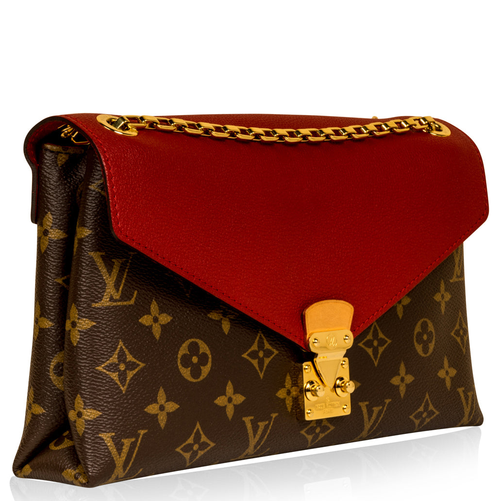 Pallas Chain Shoulder Bag