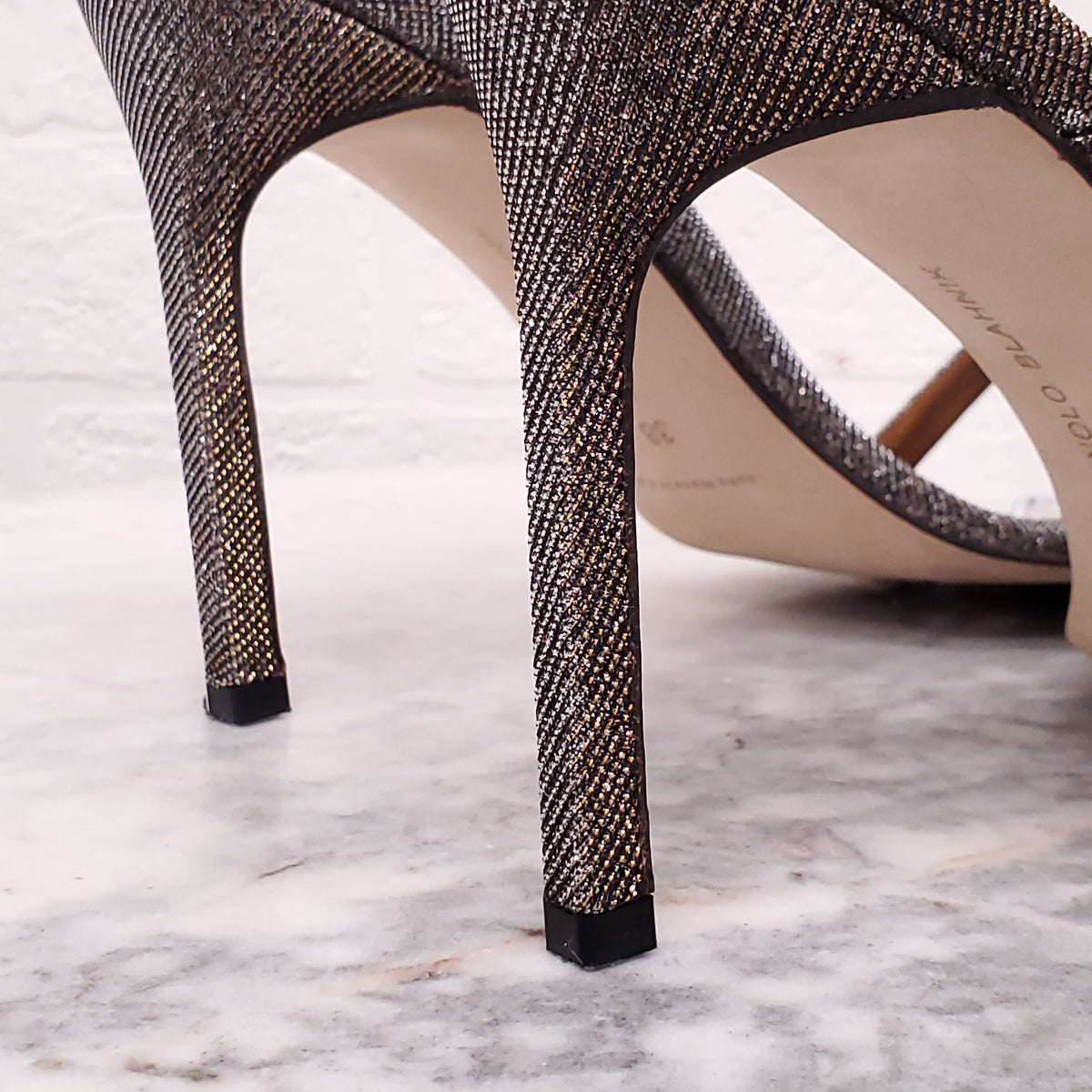 MANOLO BLAHNIK METALLIC WRAP AROUND HEELS - SIZE 38