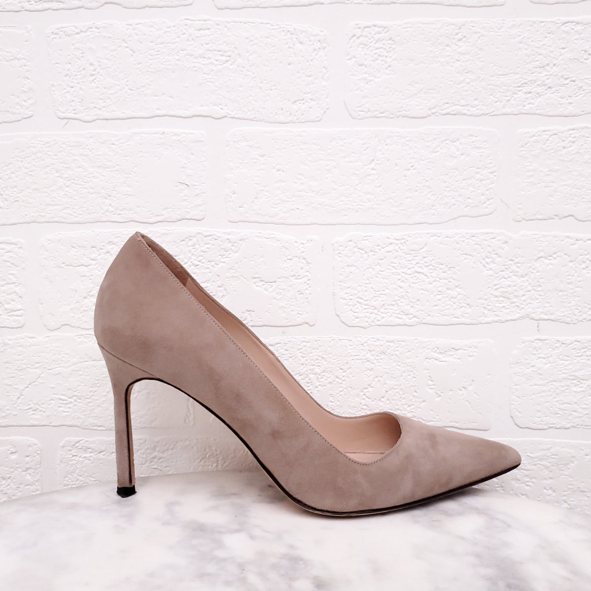 MANOLO BLAHNIK SUEDE HEELS - SIZE 37.5