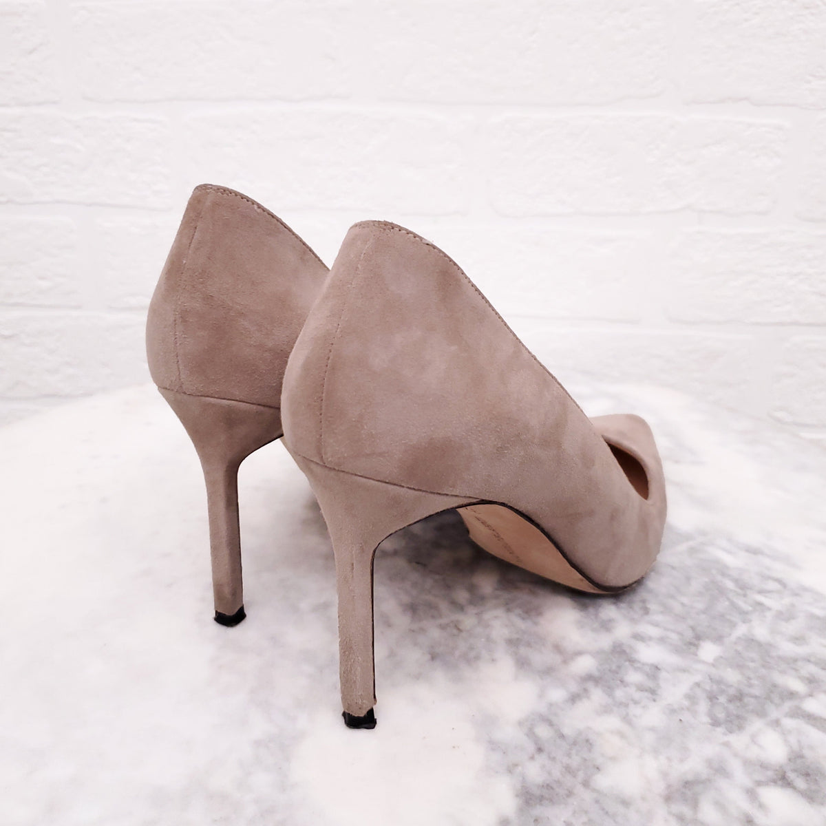 MANOLO BLAHNIK SUEDE HEELS - SIZE 37.5