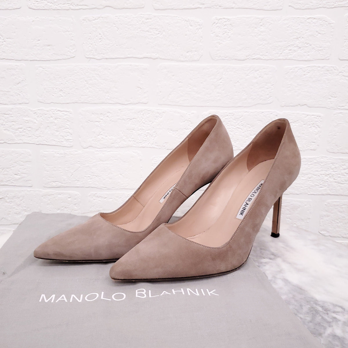 MANOLO BLAHNIK SUEDE HEELS - SIZE 37.5