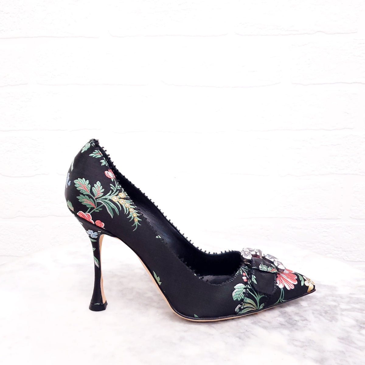MANOLO BLAHNIK TAPESTRY HEELS WITH CRYSTAL DETAIL - SIZE 37.5