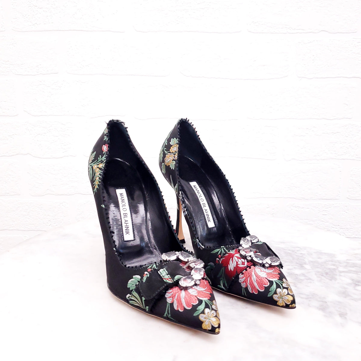 MANOLO BLAHNIK TAPESTRY HEELS WITH CRYSTAL DETAIL - SIZE 37.5