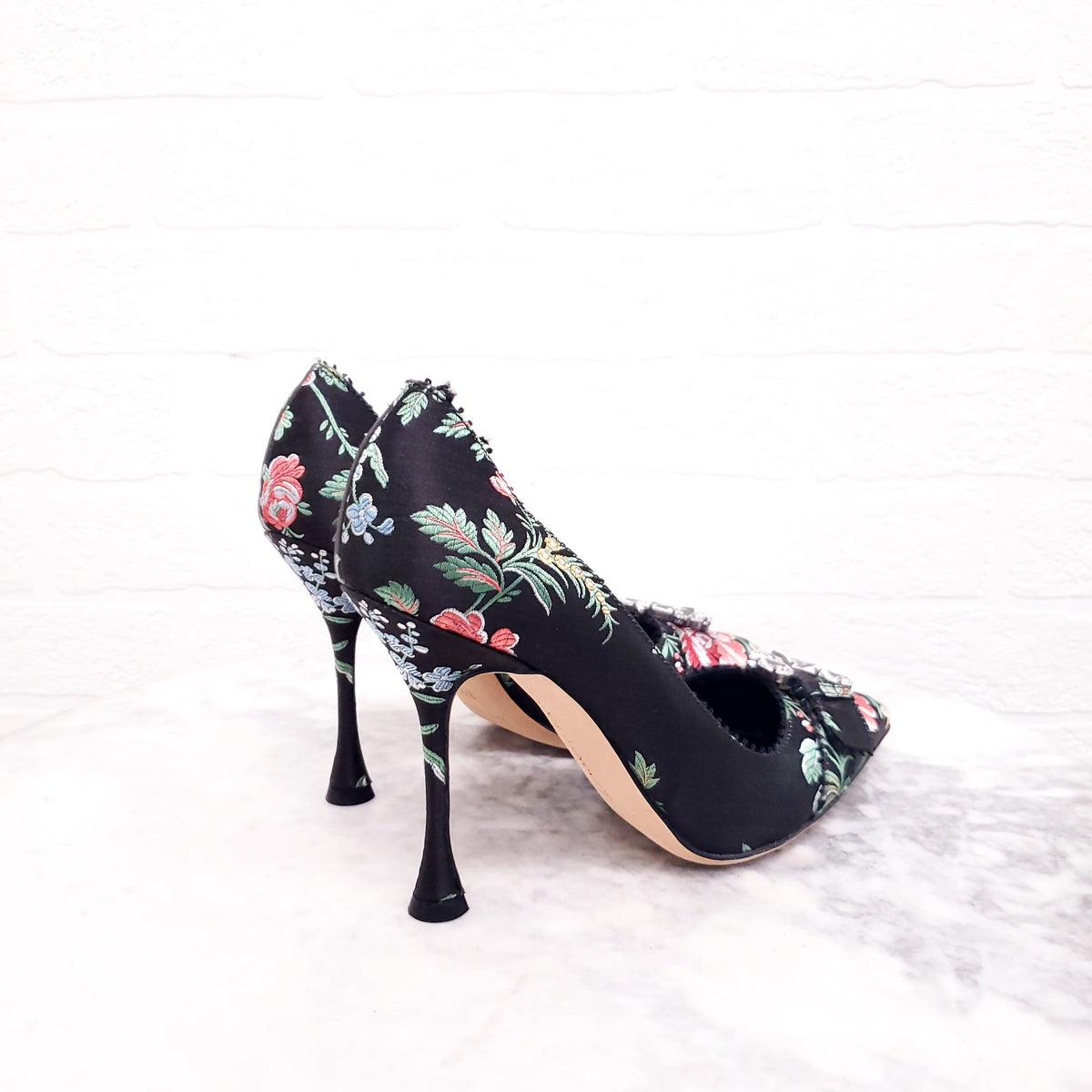 MANOLO BLAHNIK TAPESTRY HEELS WITH CRYSTAL DETAIL - SIZE 37.5
