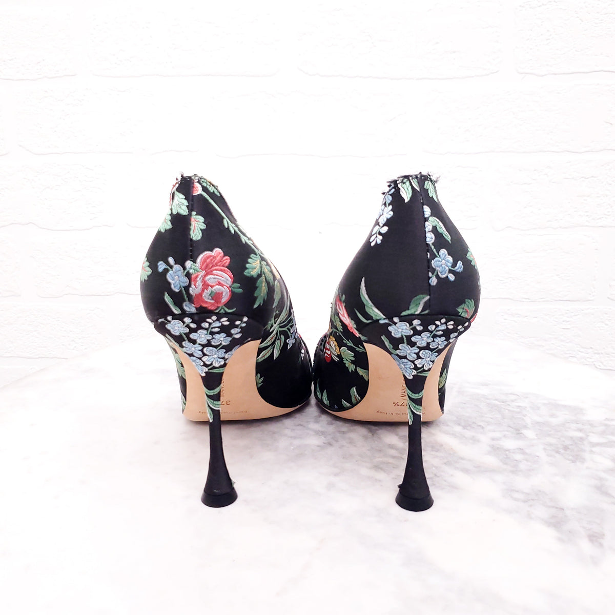 MANOLO BLAHNIK TAPESTRY HEELS WITH CRYSTAL DETAIL - SIZE 37.5