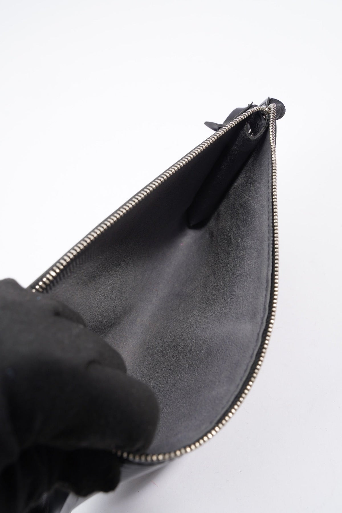 Louis Vuitton Pochette Black Epi Leather