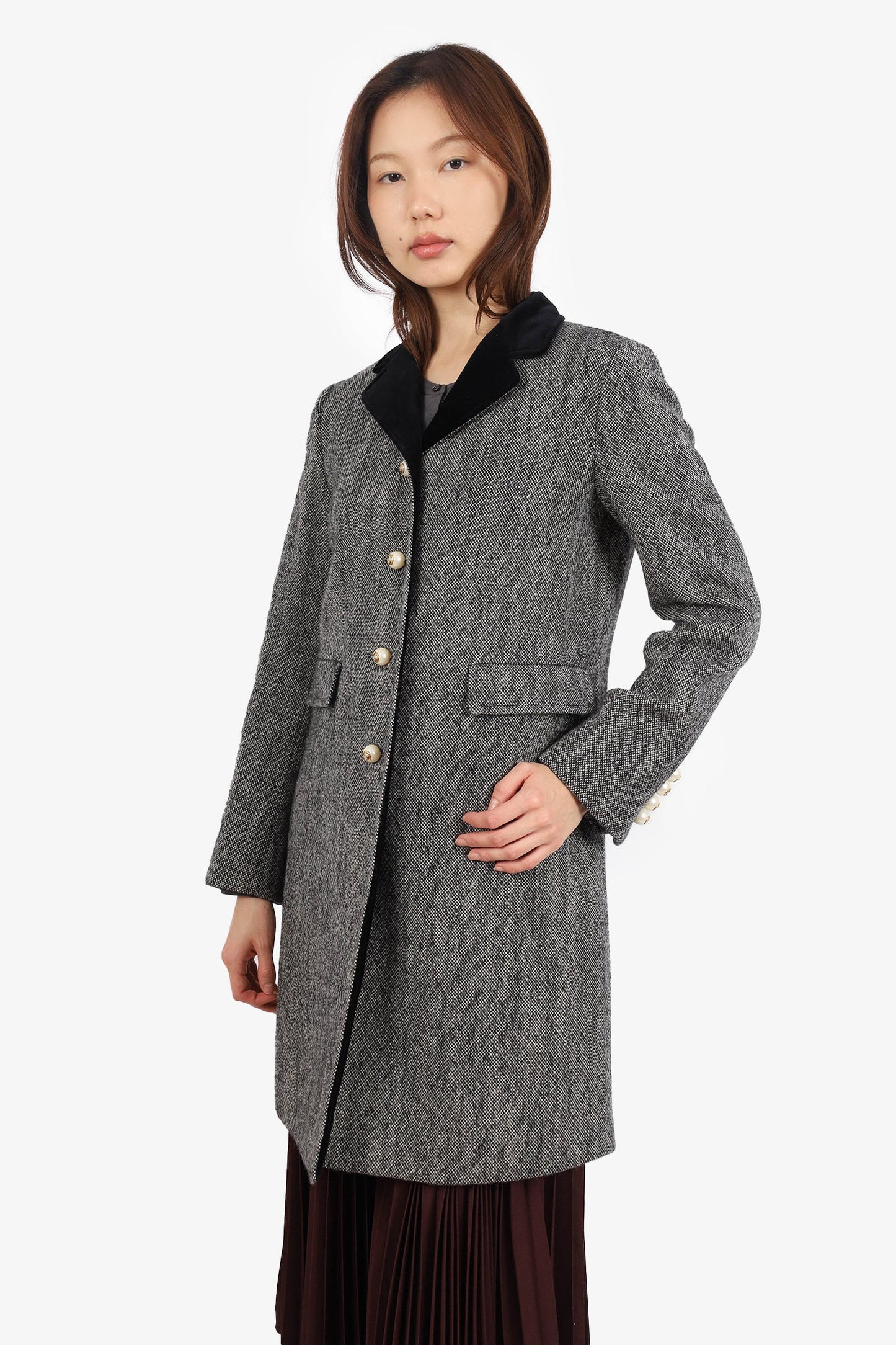 Gucci 2018 Grey Wool Single Breasted Coat with Pearl Buttons Size 40