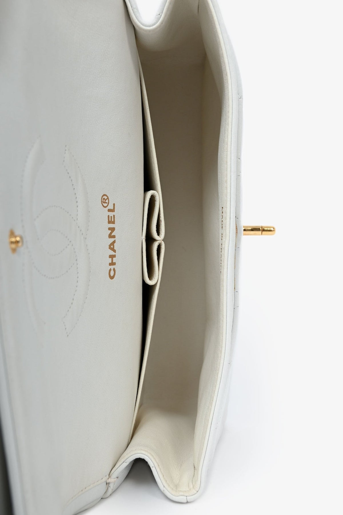 Chanel™ 1991-94 Vintage White Quilted Leather Medium Double Flap (Refurbished)